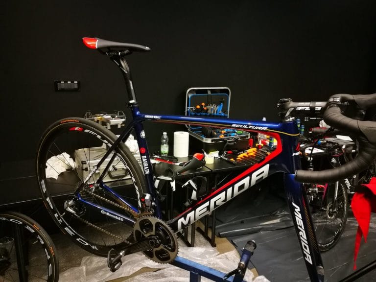 Nibali enseña su «nueva novia» (Fotos)