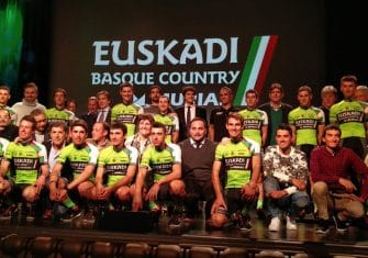Presentado el Euskadi-Murias, con la ikurriña al hombro (Fotos)