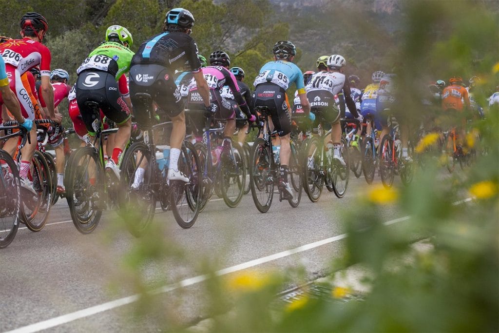 volta-catalunya-peloton