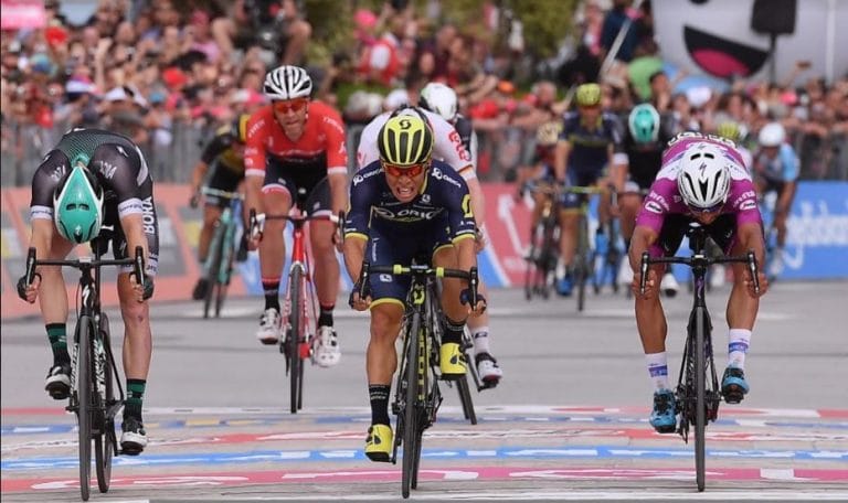 ewan-bennett-gaviria-sprint-giro-100