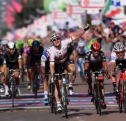 greipel-celebra-2ª-etapa-giro-100