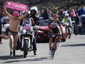 jan-polanc-uae-team-emirates-giro-italia-2017-4ª-eta