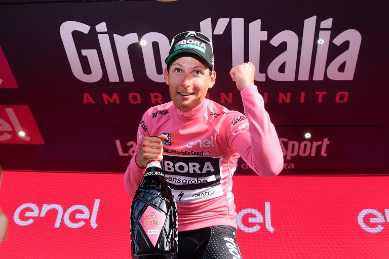 postlberger-bora-rosa-1ª-etapa-giro-italia-2017.jpg