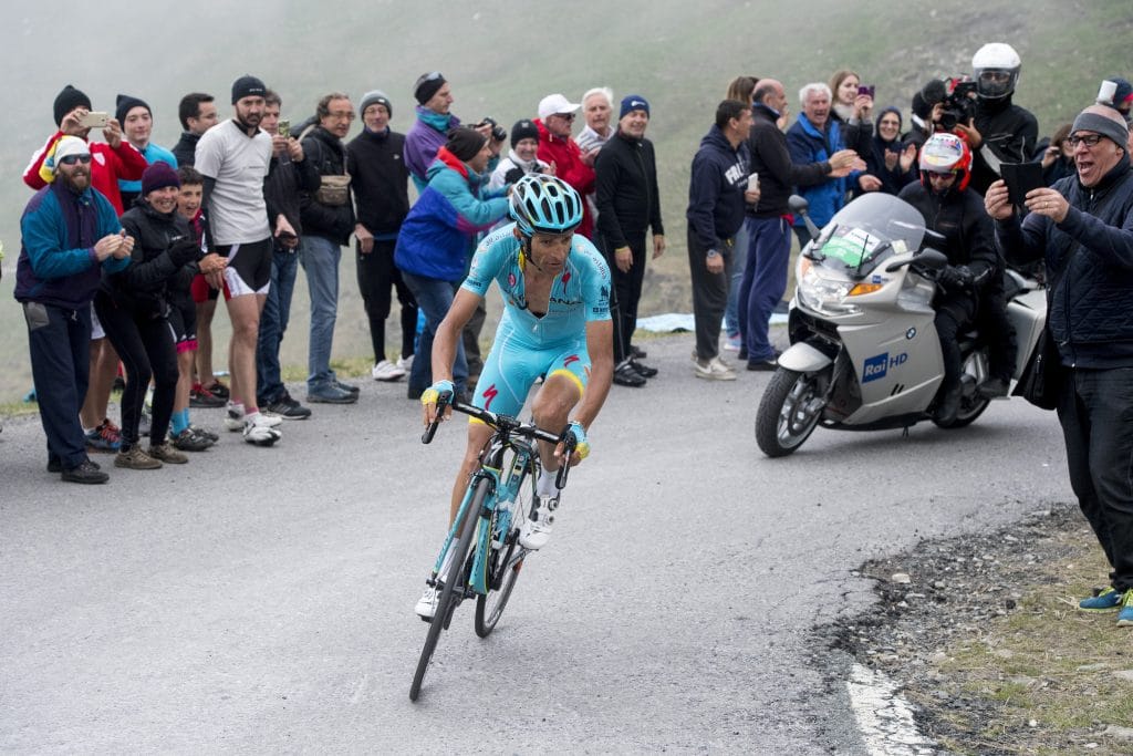  scarponi-astana-homenaje-giro-italia-2017