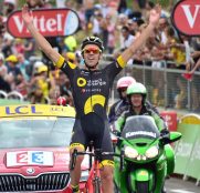 lilian-calmejane-celebra-8ª-etapa-tdf-2017