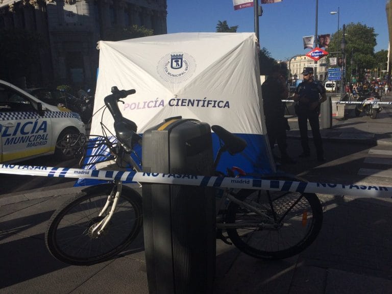 Madrid: Muere atropellado por un camión en el carril bici (Vídeo)