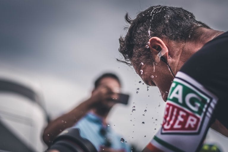 La hidratación correcta durante una etapa: ¡Llena el depósito!