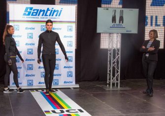 Santini y la UCI presentan su colección arcoíris (Vídeo y fotos)