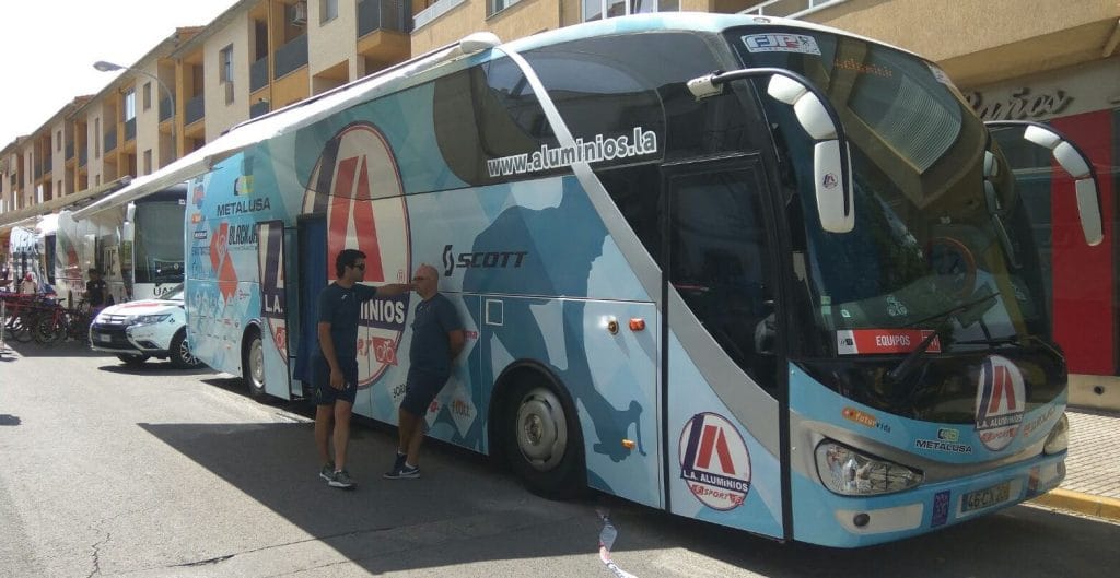 aqua-blue-sport-autobus-3