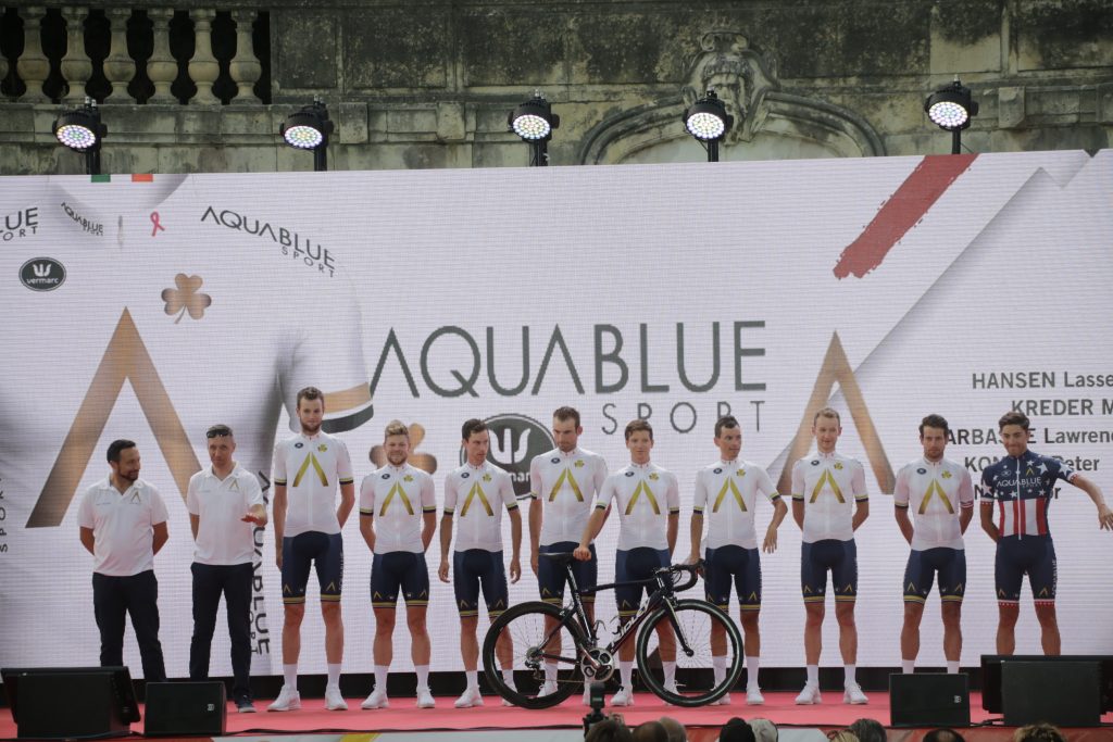 aqua-blue-sport-vuelta-españa-2017