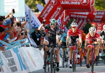 sam-bennett-bora-hansgrohe-celebra-1ª-turquia-2017.jpg