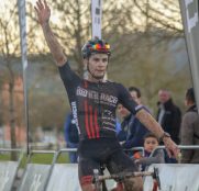 Kevin Suaréz termina el año con victoria en Villaviciosa