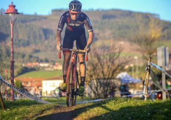 Kevin Suaréz termina el año con victoria en Villaviciosa