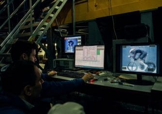 uae-team-emirates-datos-ordenador