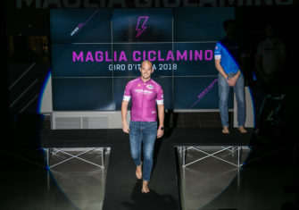 El Giro presenta sus nuevas ‘maglias’ Castelli (Vídeo)