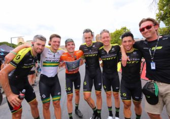 mitchelton-scott-celebra-triunfo-down-under-2018-daryl-impey