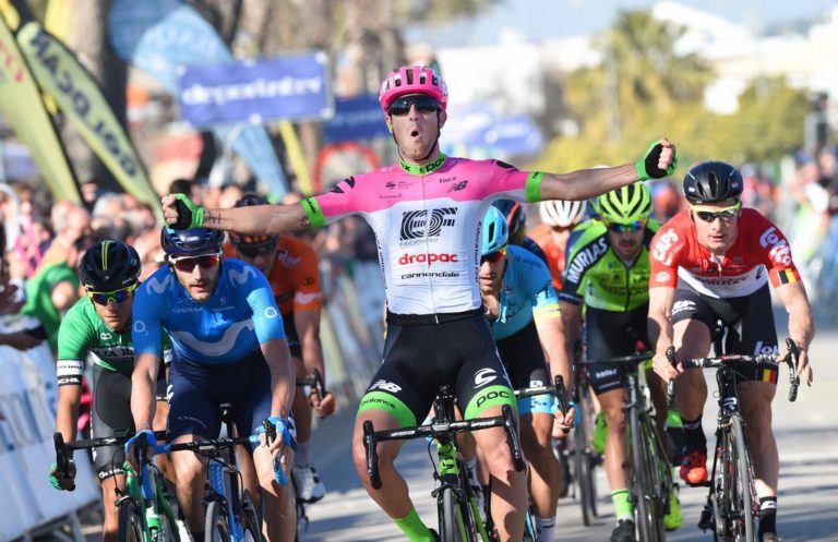 Vuelta a Andalucía: Modolo gana, esta vez sí, en Herrera (vídeo)