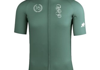 Assos lanza “forToni: A history of Firsts” con varias leyendas del ciclismo
