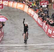 Strade Bianche: Van der Breggen se exhibe en Siena (Vídeo)