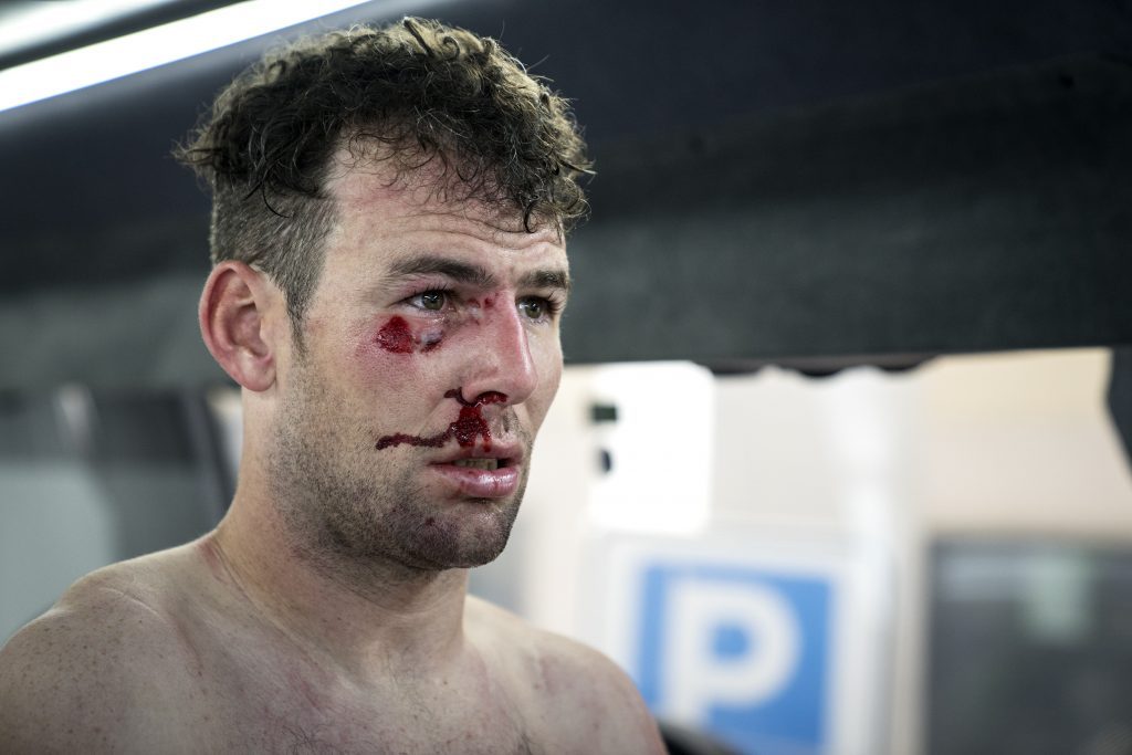 mark-cavendish-tirreno-adriatico-caida-etapa1