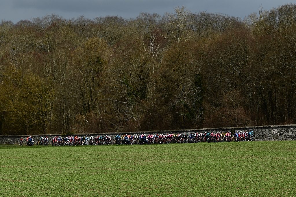 paris-niza-2019-peloton-2