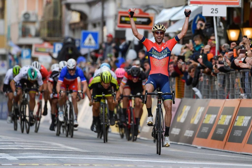 vincenzo-nibali-bahrain-merida-celebra-sanremo-2018