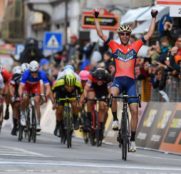 vincenzo-nibali-bahrain-merida-celebra-sanremo-2018