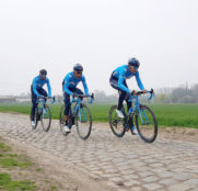 El tridente de Movistar Team prueba el pavé del Tour