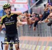 mikel-nieve-mitchelton-scott-celebra-cervinia-giro-2018