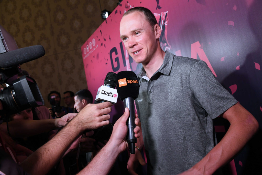 chris-froome-rueda-prensa-giro-2018