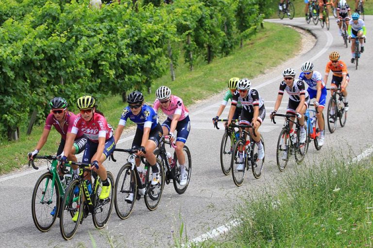 giro-rosa-peloton-2017