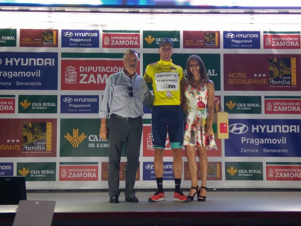 vuelta-zamora-2018-prologo-podio