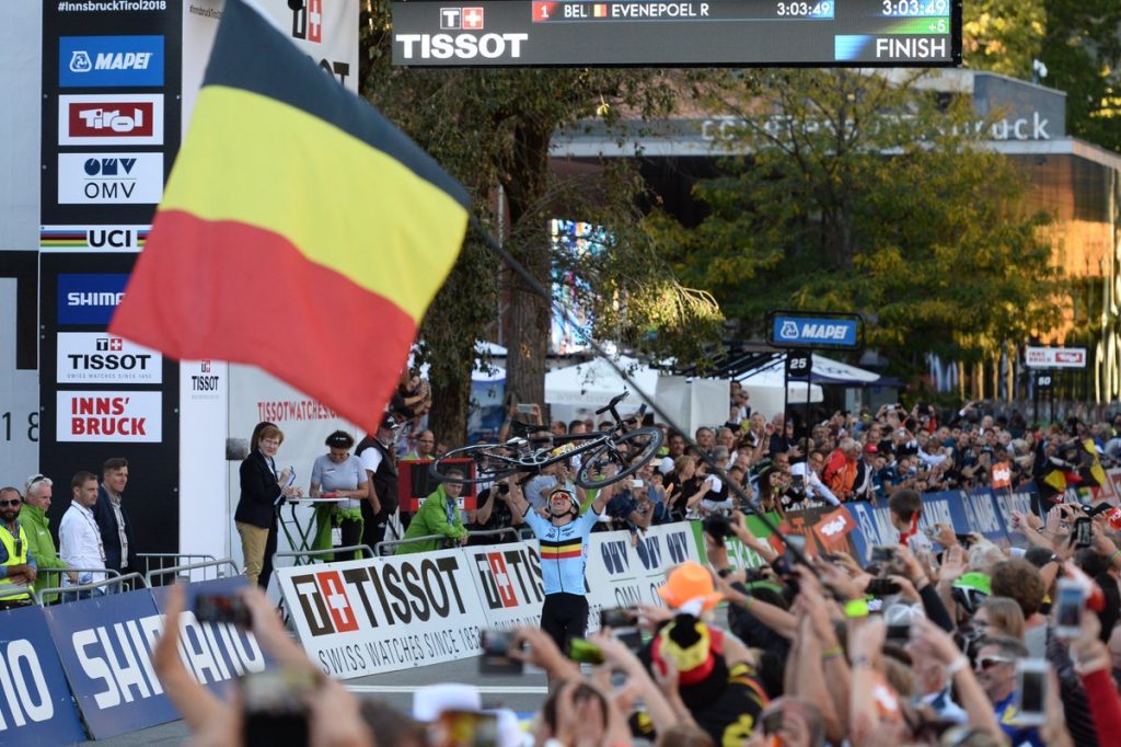 remco-evenepoel-celebra-mundial-innsbruck-2018