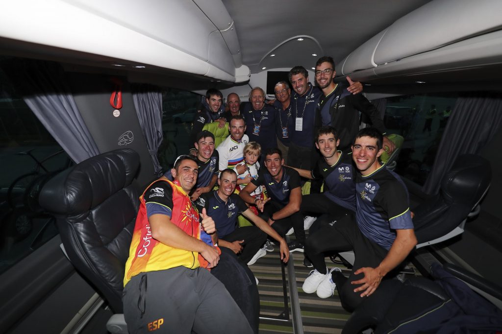 alejandro-valverde-bus-celebracion