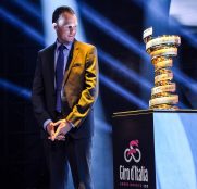 chris-froome-presentacion-giro-2019 (2)