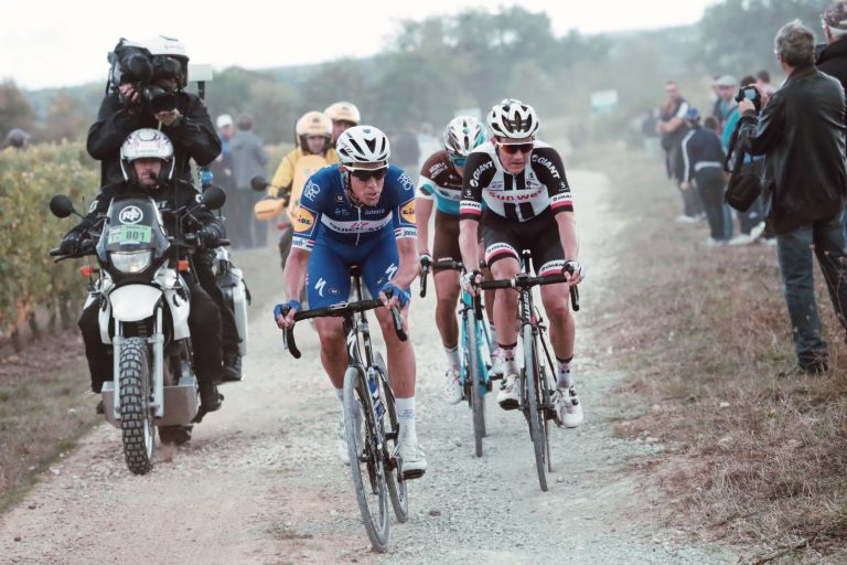 niki-terpstra-soren-kragh-cosnefroy-paris-tours-2018