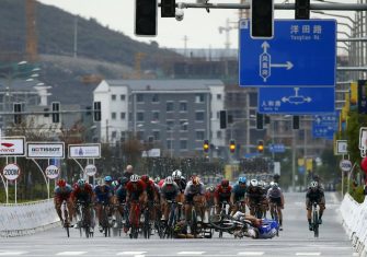 Tour Guangxi: Matteo Trentin gana a un día del final; Barbero, 4º (Vídeo)