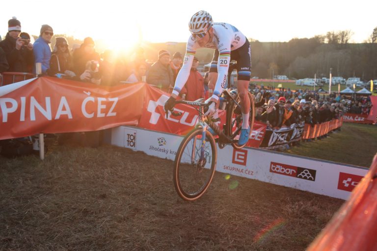 Copa Mundo CX: Una más de Van der Poel; gran top10 de Aida Nuño
