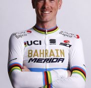 rohan-dennis-bahrain-merida-maillot-arcoiris-2019