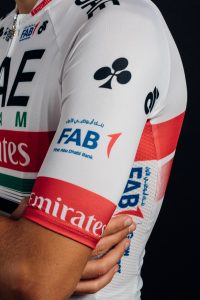 uae-emirates-maillot-2019-4