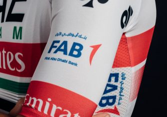 uae-emirates-maillot-2019-4