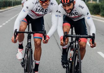 alexander-kristoff-fernando-gaviria-uae-team-emirates-2019-maillot