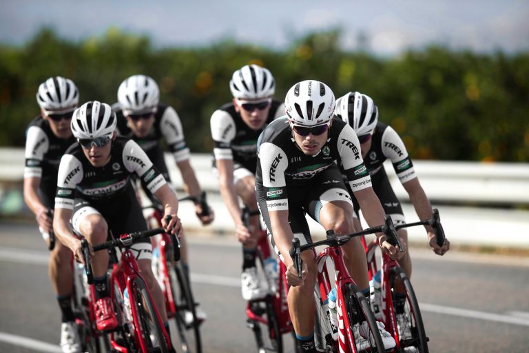 kometa-cycling-maillot-2019-grupo