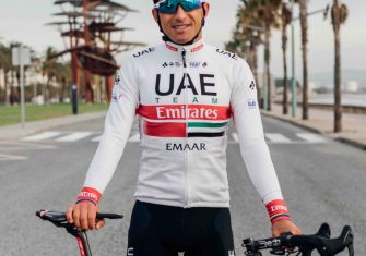 sergio-henao-uae-team-emirates-2019-maillot