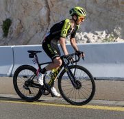 adam-yates-mitchelton-scott-uae-tour-2020-etapa3-meta-2
