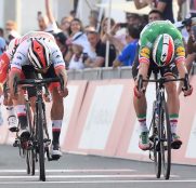 gaviria-uae-viviani-deceuninck-quickstep-uae-tour-2019-etapa2
