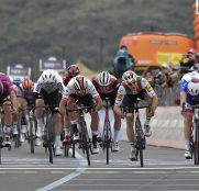 elia-viviani-fernando-gaviria-giro-italia-2019-etapa3