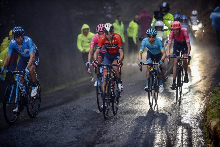 Vincenzo Nibali quiere el rosa: «Tenemos que inventar algo»