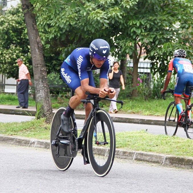 oscar-sevilla-team-medellin-vuelta-colombia-2019-prologo