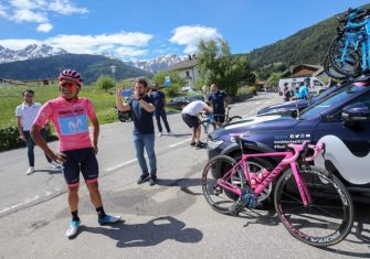 richard-carapaz-movistar-team-giro-italia-2019-canyon-2